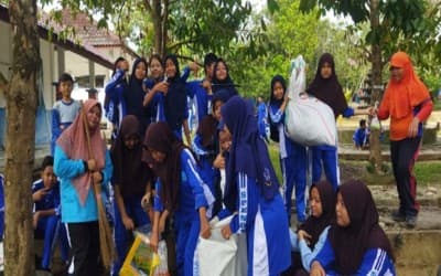JUSERIH: Gerakan Rutin Jumat Sehat dan Bersih di SMP Negeri 2 Pangkal Pinang